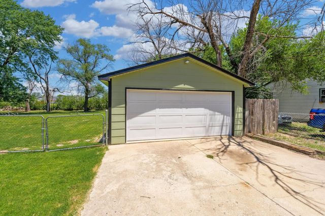 542 W Sunrise Dr, Wichita, KS 67217