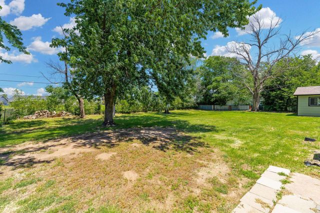 542 W Sunrise Dr, Wichita, KS 67217