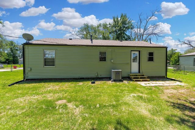 542 W Sunrise Dr, Wichita, KS 67217