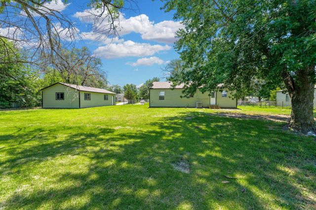 542 W Sunrise Dr, Wichita, KS 67217