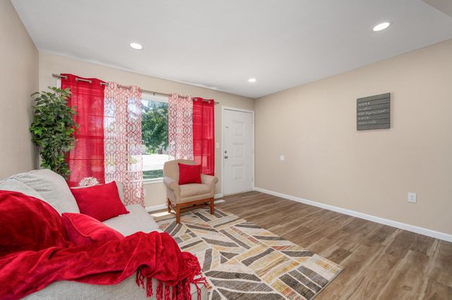 542 W Sunrise Dr, Wichita, KS 67217