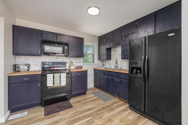 542 W Sunrise Dr, Wichita, KS 67217