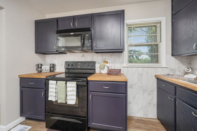 542 W Sunrise Dr, Wichita, KS 67217