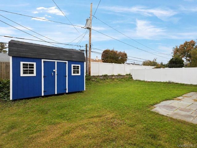 40 Southridge Drive, Glen Cove, NY 11542