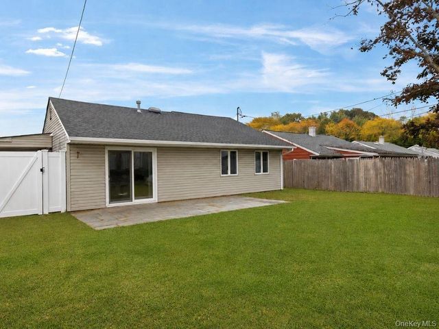 40 Southridge Drive, Glen Cove, NY 11542