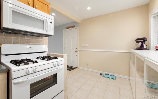 40 Southridge Drive, Glen Cove, NY 11542