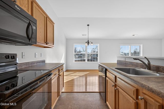 36 Governor Circle, Albany, NY 12208