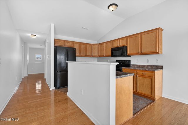 36 Governor Circle, Albany, NY 12208