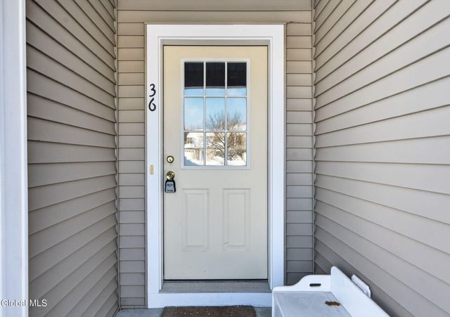 36 Governor Circle, Albany, NY 12208