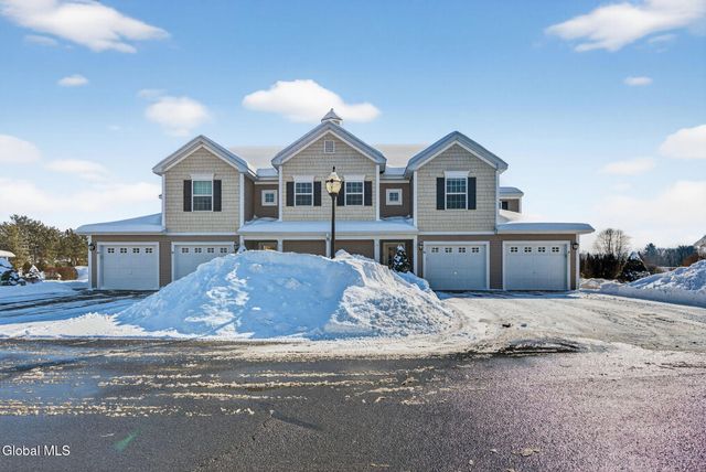 36 Governor Circle, Albany, NY 12208