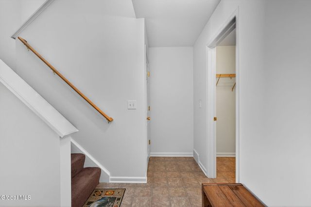 36 Governor Circle, Albany, NY 12208