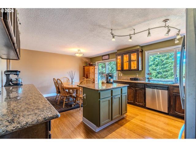 10900 Se 258TH Pl, Damascus, OR 97089
