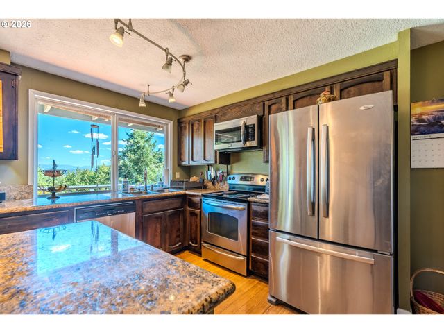 10900 Se 258TH Pl, Damascus, OR 97089