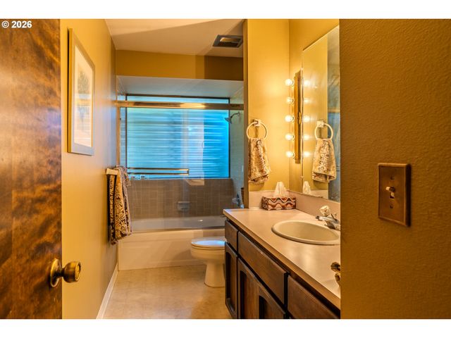 10900 Se 258TH Pl, Damascus, OR 97089