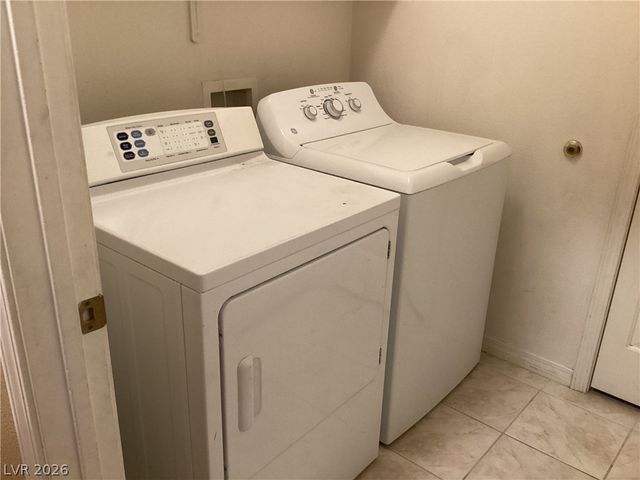 8305 Valley Stream Avenue, Las Vegas, NV 89131