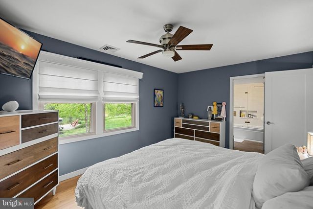 32 OAKWOOD DR, Medford, NJ 08055