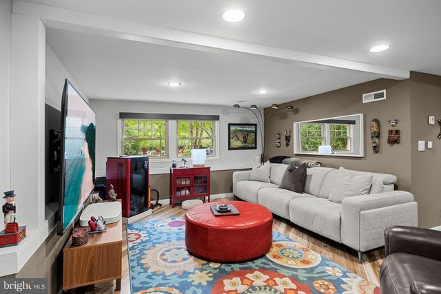 32 OAKWOOD DR, Medford, NJ 08055