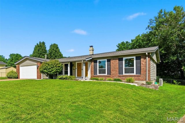 4970 Fernhill Drive, St Louis, MO 63128