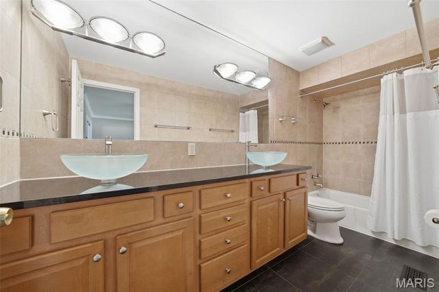 4970 Fernhill Drive, St Louis, MO 63128