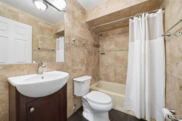 4970 Fernhill Drive, St Louis, MO 63128