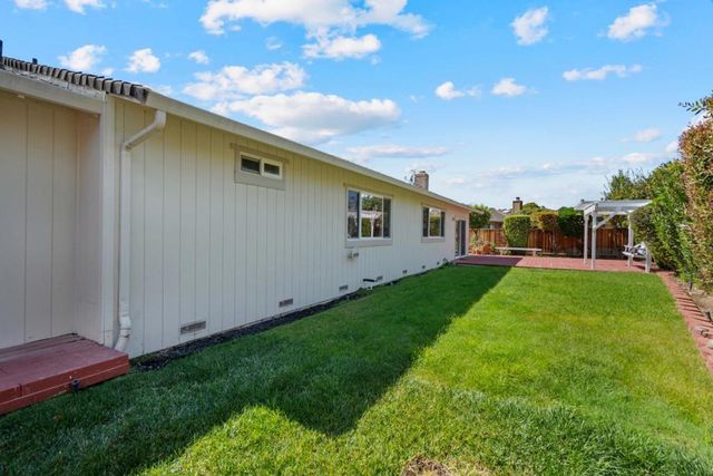 471 Marks Drive, Hollister, CA 95023