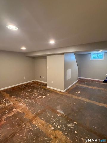 32 Kaynor Drive, Waterbury, CT 06708