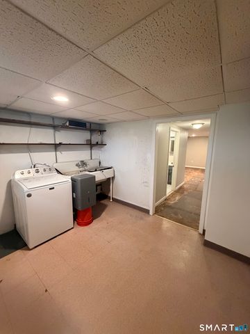 32 Kaynor Drive, Waterbury, CT 06708