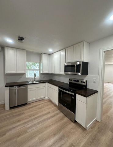 632 University Avenue, Huntsville, TX 77320