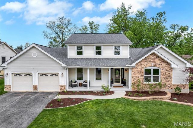 1952 Farm Valley Drive, Chesterfield, MO 63017