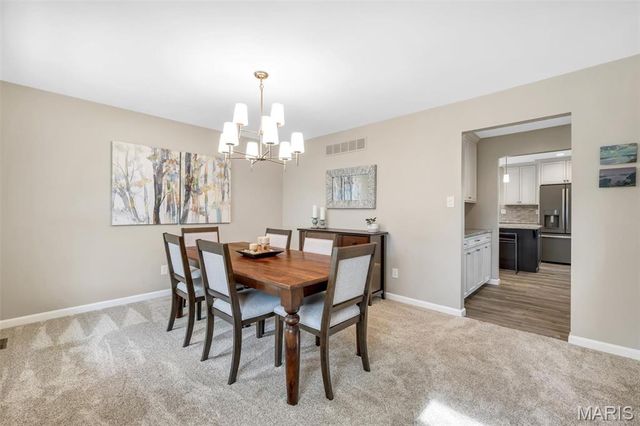 1952 Farm Valley Drive, Chesterfield, MO 63017