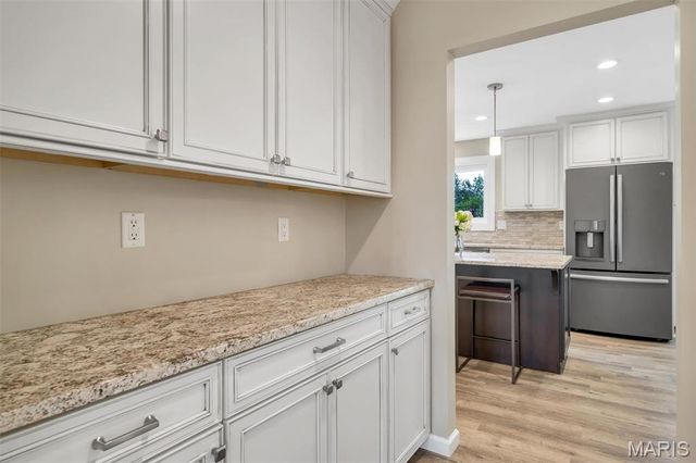 1952 Farm Valley Drive, Chesterfield, MO 63017