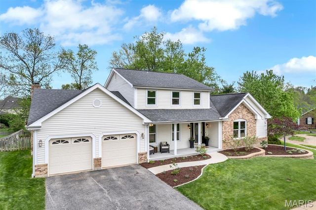 1952 Farm Valley Drive, Chesterfield, MO 63017