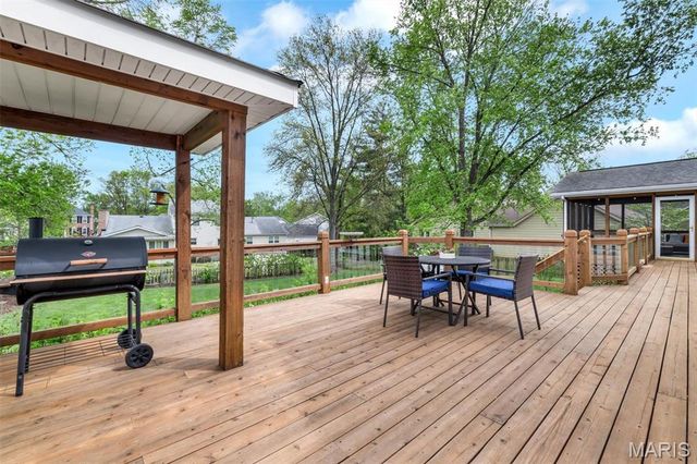 1952 Farm Valley Drive, Chesterfield, MO 63017