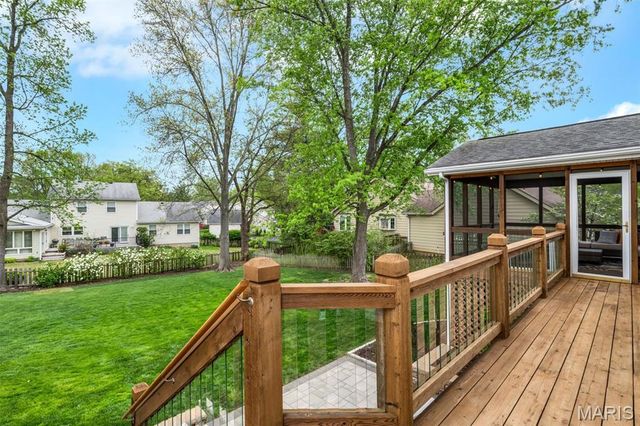 1952 Farm Valley Drive, Chesterfield, MO 63017