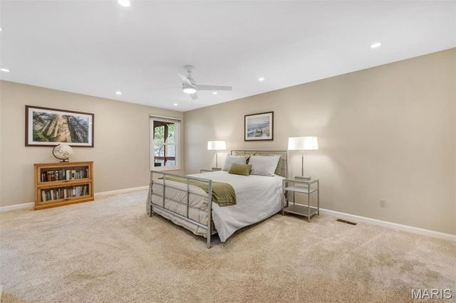 1952 Farm Valley Drive, Chesterfield, MO 63017