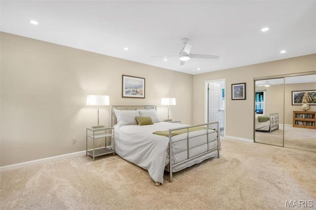 1952 Farm Valley Drive, Chesterfield, MO 63017