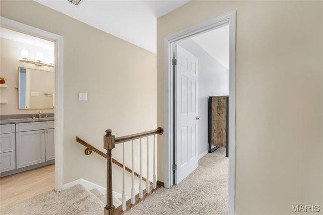 1952 Farm Valley Drive, Chesterfield, MO 63017