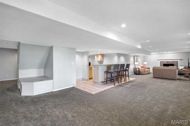 1952 Farm Valley Drive, Chesterfield, MO 63017