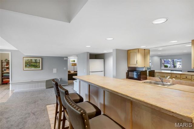 1952 Farm Valley Drive, Chesterfield, MO 63017
