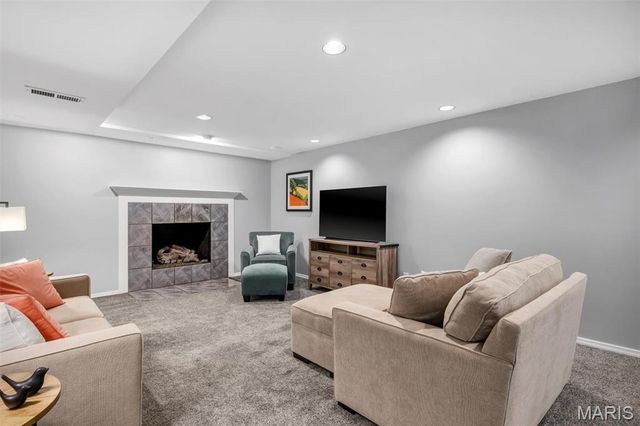 1952 Farm Valley Drive, Chesterfield, MO 63017