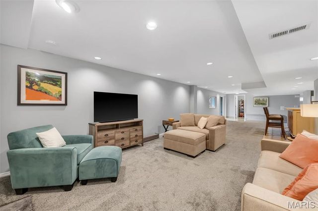 1952 Farm Valley Drive, Chesterfield, MO 63017