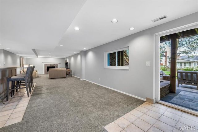 1952 Farm Valley Drive, Chesterfield, MO 63017