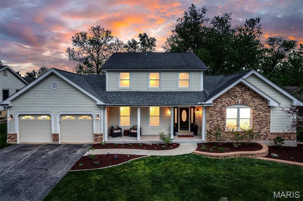 1952 Farm Valley Drive, Chesterfield, MO 63017