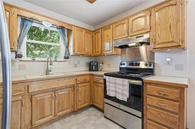 1104 Park Drive, Greenwood, MO 64034