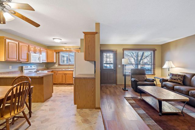 7570 15th Street Lane N, Oakdale, MN 55128