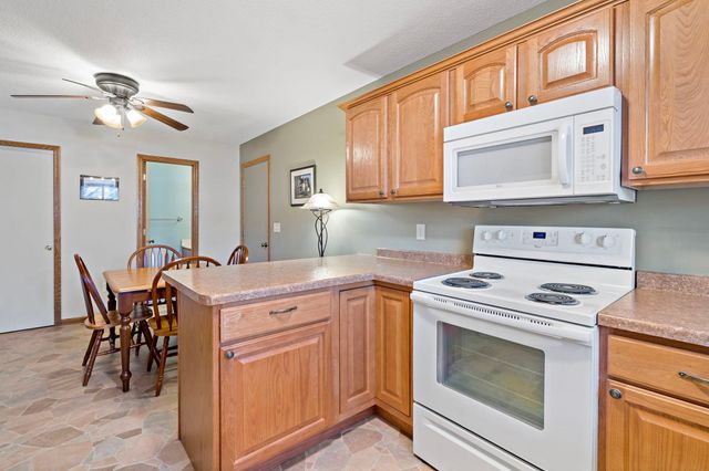 7570 15th Street Lane N, Oakdale, MN 55128