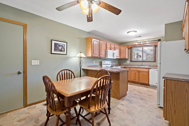 7570 15th Street Lane N, Oakdale, MN 55128