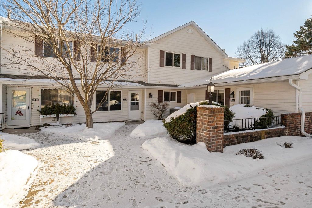 7570 15th Street Lane N, Oakdale, MN 55128