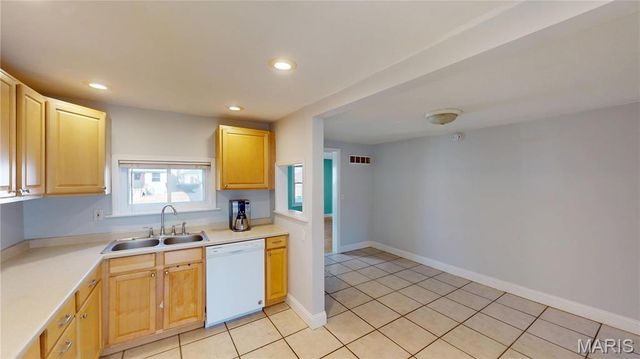 3316 Commonwealth Avenue, St Louis, MO 63143