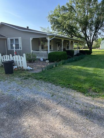 17376 Garrett Road, Johnston City, IL 62951